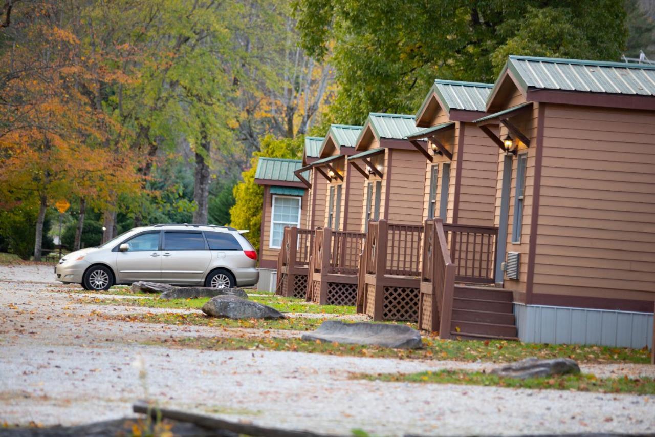 Qualla Cabins And Motel Cherokee Near Casino Whittier Eksteriør bilde